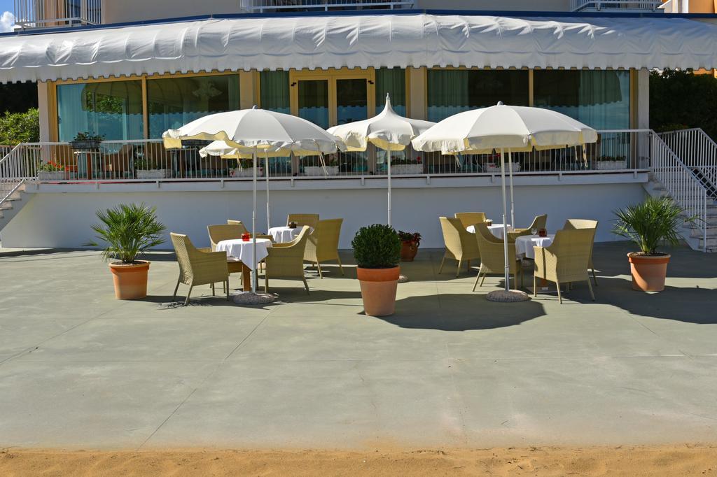 Hotel Janeiro Frontemare Lido di Jesolo Exterior photo