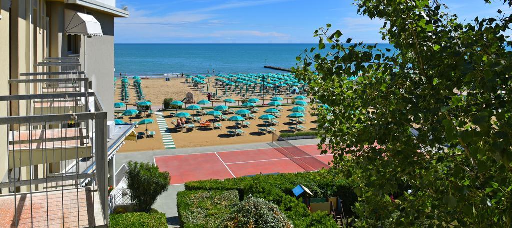 Hotel Janeiro Frontemare Lido di Jesolo Exterior photo