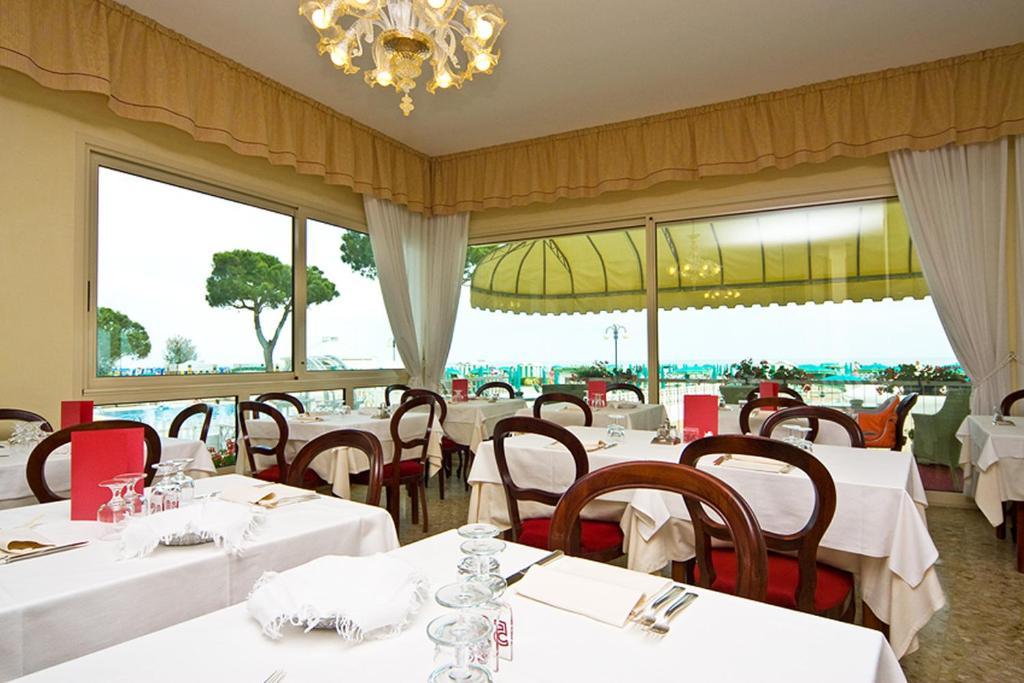 Hotel Janeiro Frontemare Lido di Jesolo Exterior photo