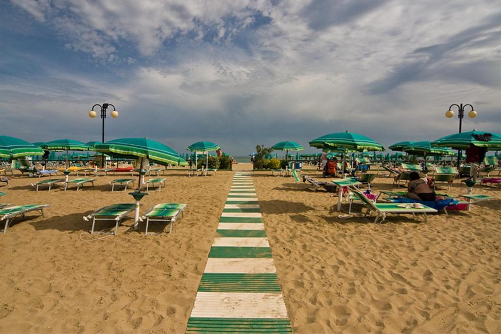 Hotel Janeiro Frontemare Lido di Jesolo Exterior photo