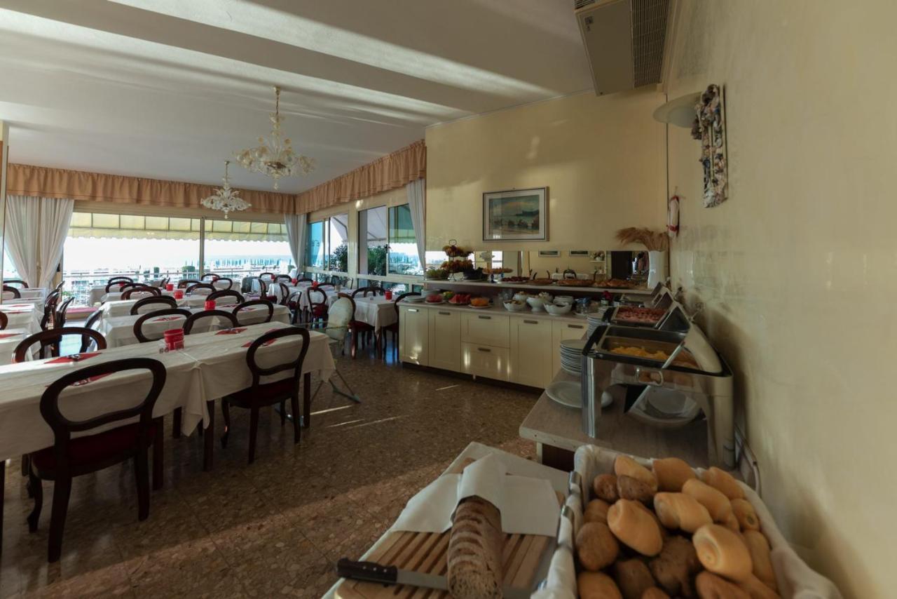 Hotel Janeiro Frontemare Lido di Jesolo Exterior photo
